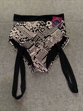 The Lyte Couture Flash Reflective Circuit Board Strappy Leg Garter Rave Bottoms
